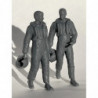 Pilotes de la RAF années 50/60 marchant avec casques Mk 1A à la main