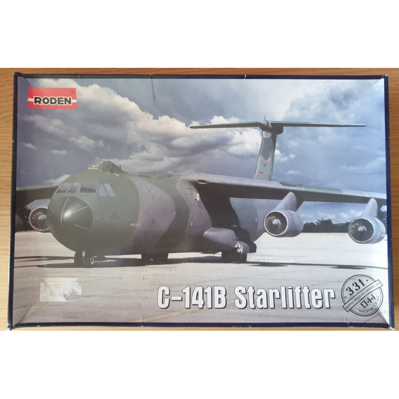 Lockheed C-141B Starlifter